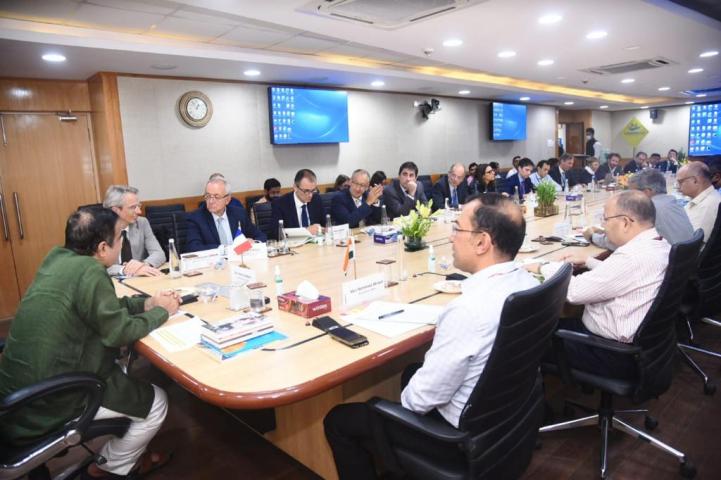 Nitin Gadkari holds discussion with French Industrialists on new technologies for developing world class infrastructure 