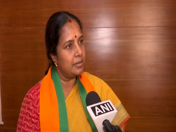 BJP Mahila Morcha gears up for upcoming state polls, president Vanathi Srinivasan reaches Telangana