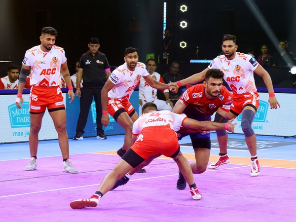 UP Yoddhas Triumph in Thrilling Clash Against Gujarat Giants in PKL Season 11