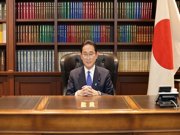 Japan PM announces stimulus package