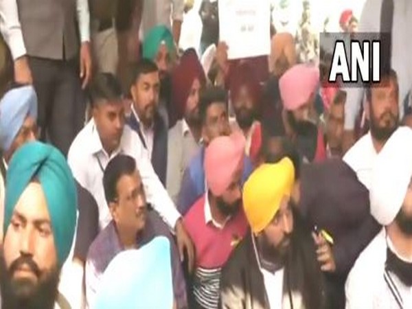 Arvind Kejriwal joins protest of contractual teachers in Punjab's Mohali