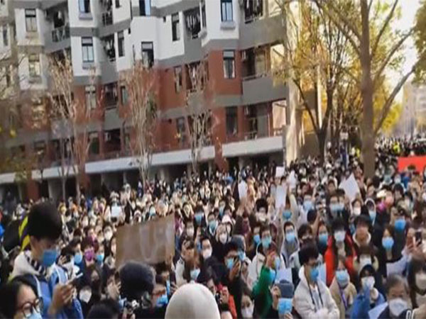 Covid in China: Protests erupt in Xi Jinping's alma mater Tsinghua University