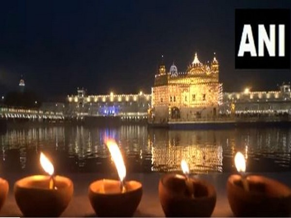 Golden Temple illuminated on occasion of Guru Nanak Jayanti