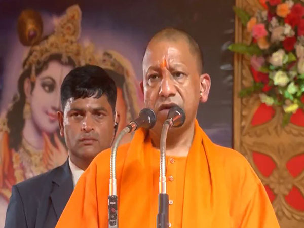 Shankaracharya Applauds CM Yogi for Transformative Mahakumbh Preparations