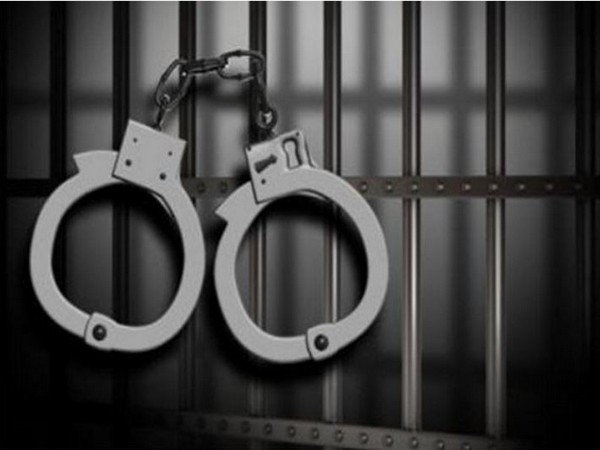 Four people apprehended for supplying illicit liquor in Delhi