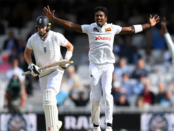 Vishwa Fernando Joins Warwickshire to Boost County Championship Hopes