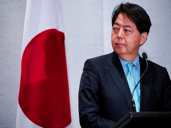 Japan's foreign minister calls for early release of detained national during talks in China