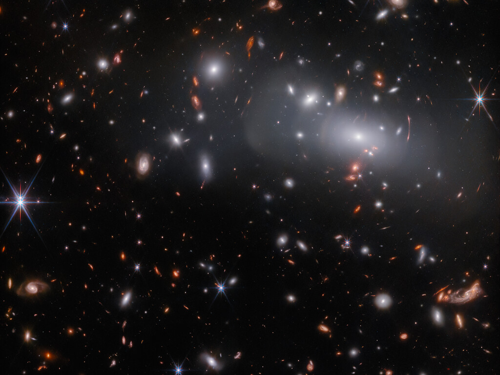 Webb telescope observes massive galaxy cluster 3.2 billion light-years from Earth