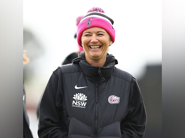 Sydney Sixers re-sign Charlotte Edwards as head coach for another two years