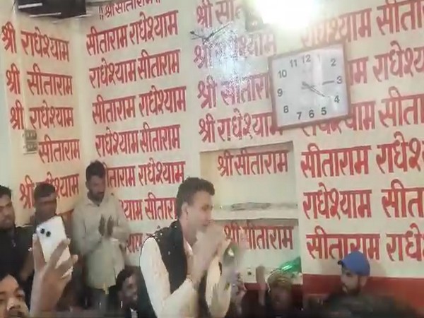 MP Congress chief Jitu Patwari joins in devotional singing of 'Ram Dhun' in Morena