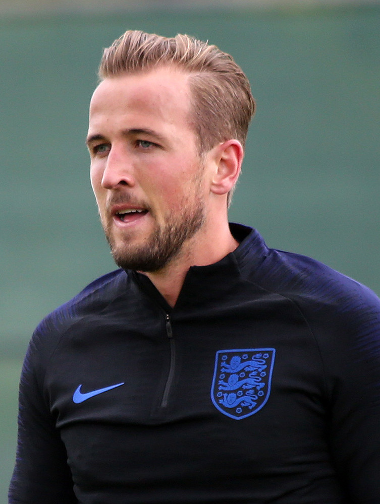 UPDATE 1-Soccer-Kane nets hat-trick as England romp past Bulgaria