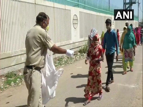 Police distribute food packets in Delhi amid lockdown