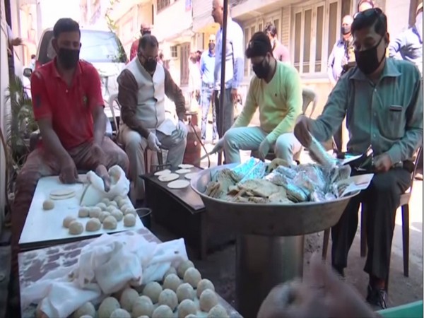 No one should stay hungry: BJP's Tarun Chugh starts 'Roti bank' in Amritsar