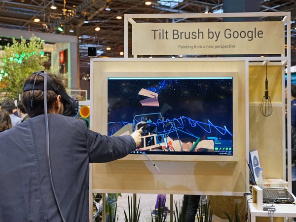 Google's Tilt Brush app debuts on PlayStation VR