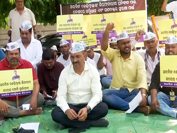AAP members observe fast in Bhubaneswar in protest against arrest of Arvind Kejriwal