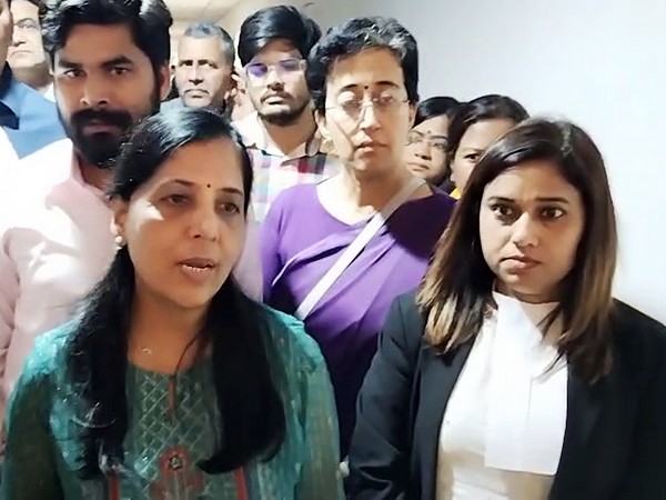 "Week's slots already booked": AAP claiming Sunita Kejriwal's meeting with Arvind Kejriwal cancelled