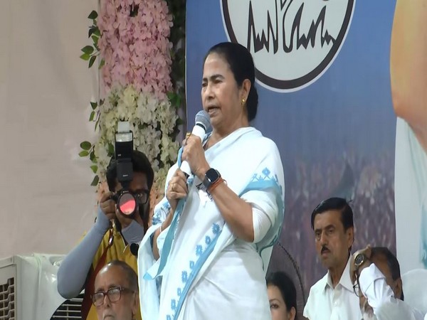 "Speaking lies do not suit a Prime Minister": Mamata Banerjee at Maldah Uttar