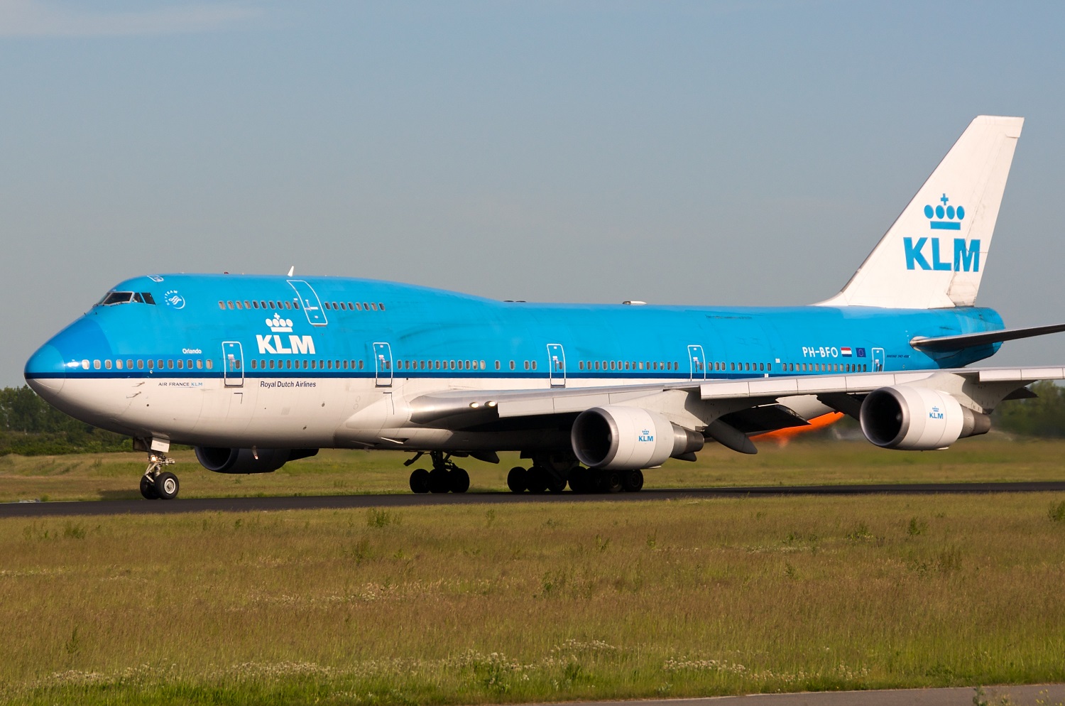Dutch minister throws carrier KLM 3.4 billion euro lifeline