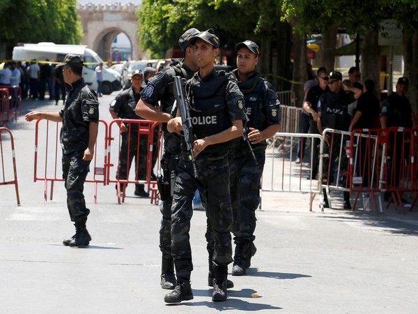 UPDATE 1-Tunisian policeman and three Islamist militants killed in clashes