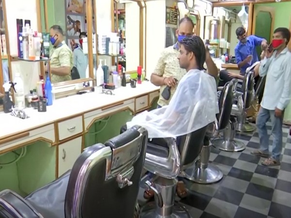 Facing financial crisis, Hyderabad barbers seek help from government