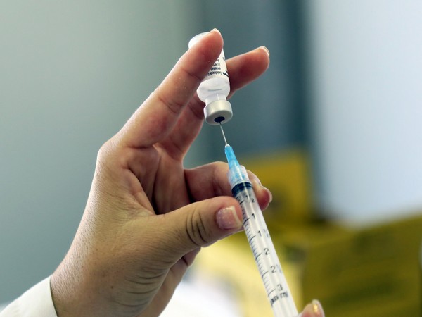 Ukraine expects more vaccines, plans new rules for unvaccinated travellers 