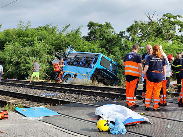 Slovakia: Six killed in train and bus collision in Nove Zamky