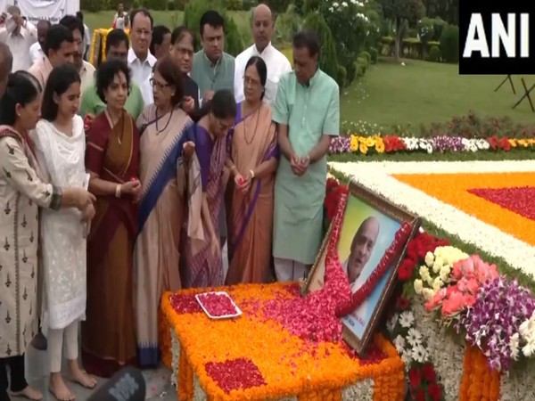 Telangana: Former PM PV Narasimha Rao's family pays tribute to him on 103rd birth anniversary 