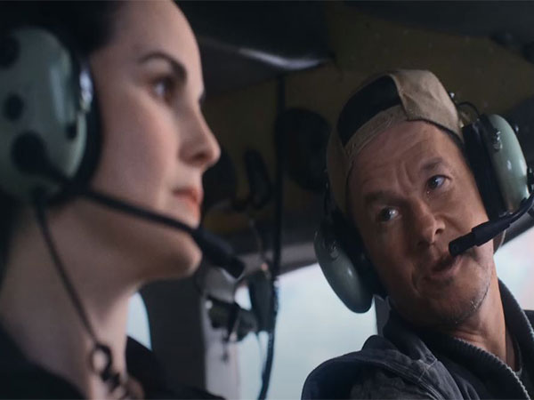 Mark Wahlberg takes on dark role in Mel Gibson's thriller 'Flight Risk'