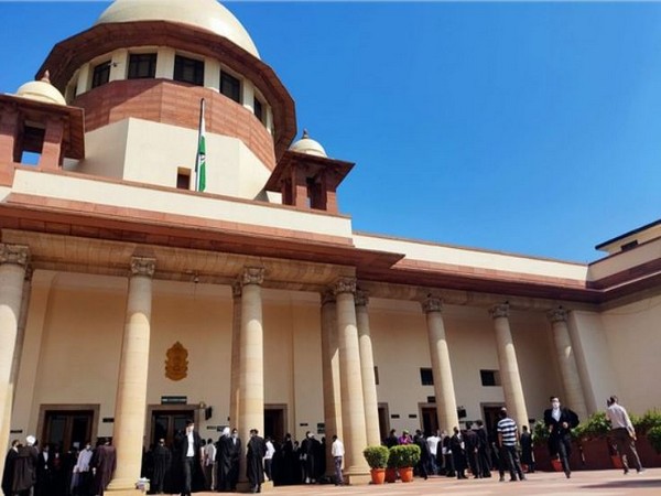 Mother being only natural guardian has right to decide surname of child: SC 