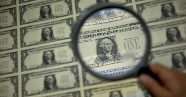 US dollar falls marginally amid spike of 10-year Treasury yields
