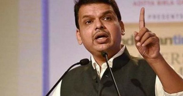 Devendra Fadnavis guides newly-inducted police personnel