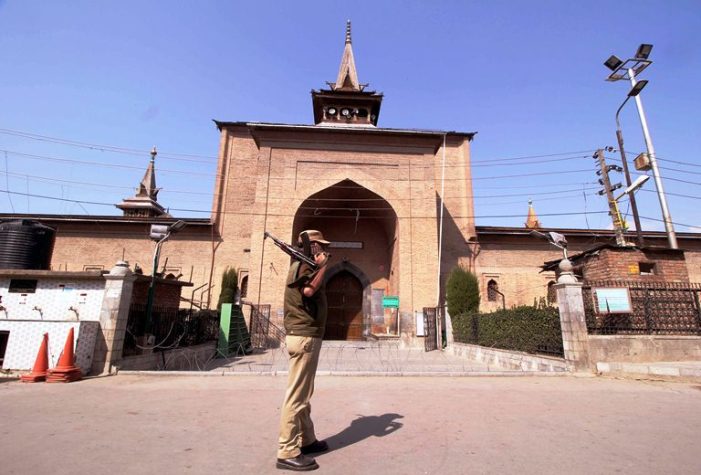 Srinagar's Jamia Masjid starts restoration work after 250 years