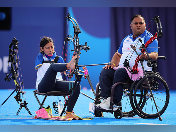 Lt Governor Felicitates Indian Paralympians Sheetal Devi and Rakesh Kumar for Paris 2024 Bronze Medals