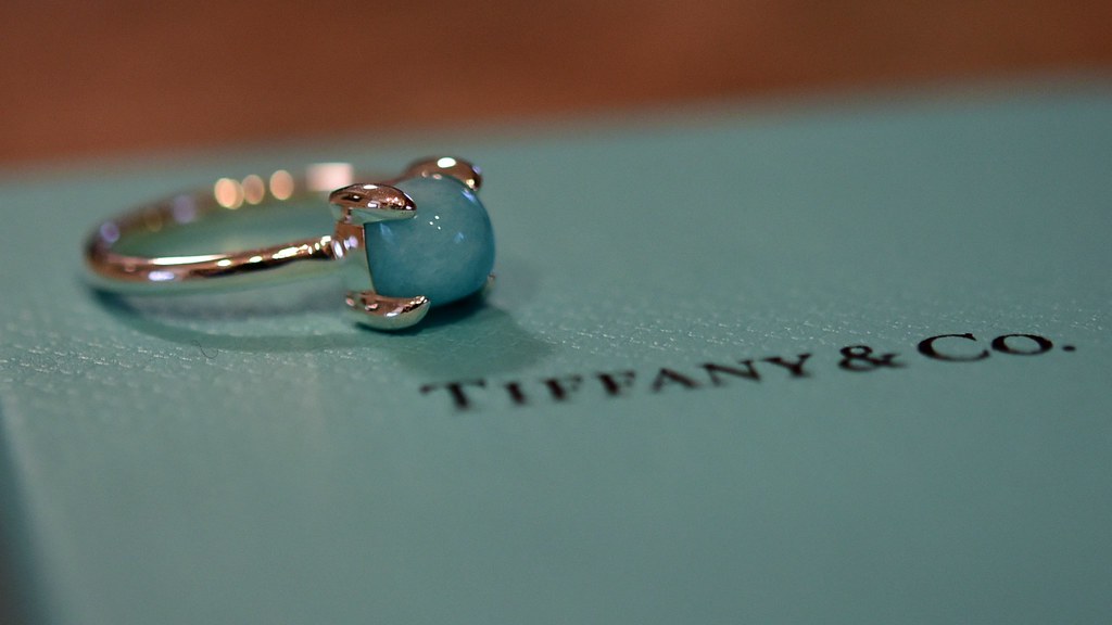 France's LVMH wants to buy jeweler Tiffany for $14.5 bln