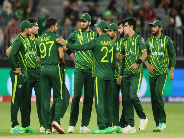 PREVIEW-Cricket-England and Pakistan eye T20 title in throwback final