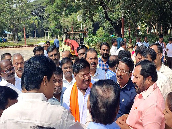 Karnataka: Residents protest against civic body for not making proper arrangements for Valmiki Jayanti