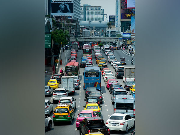  Brain structural alterations and increased dementia risk are associated with traffic proximity: Study: