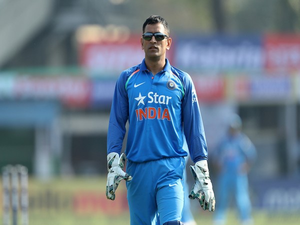 Dhoni salutes medical fraternity for their sacrifice and hard work