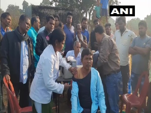 Chhattisgarh: Health workers carry out vaccination drives in Naxal-affected Chunchuna, Pundang villages