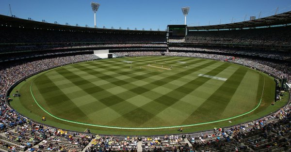 Cricket-Bad light stops play in Sydney test
