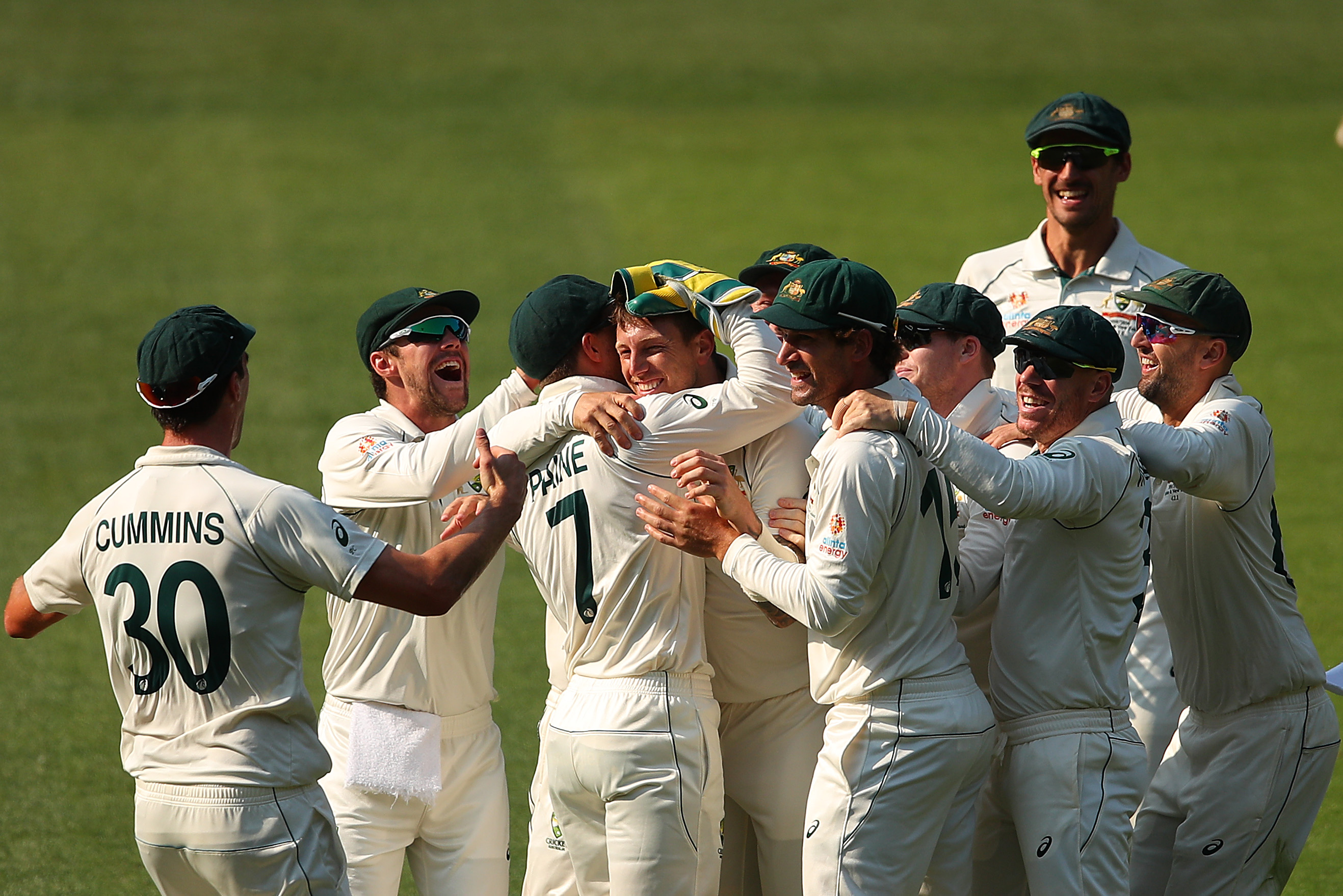 UPDATE 1-Cricket-Australia reduce New Zealand to 210-6 at tea in Sydney
