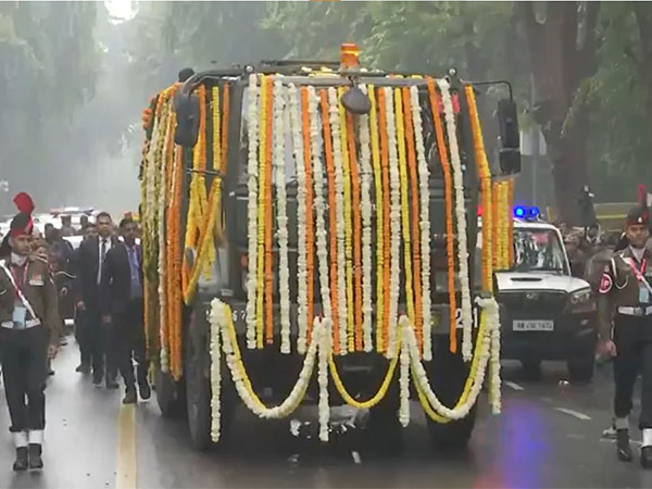 Nation Mourns: Manmohan Singh's Last Rites Held at Nigambodh Ghat