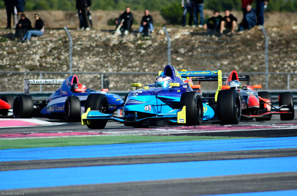 Motor racing-Formula E champion De Vries handed Williams practice slot