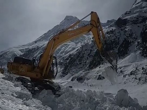 Snow-clearing operation underway on Manali-Leh road