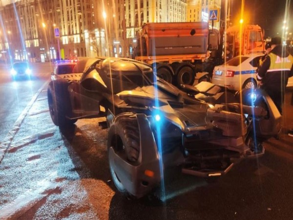 Moscow police impound life-sized Batmobile replica