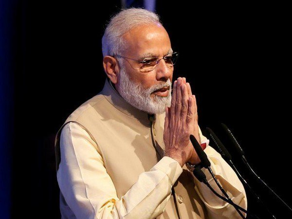 Modi apologises to India's poor as lockdown criticism mounts