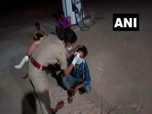 Police official who shamed a labourer in MP sent to Police Lines