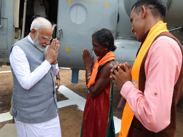 PM Modi meets local fruit seller Mohini Gowda in Karnataka