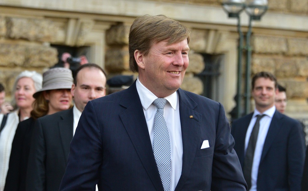 Dutch king swears in new ruling coalition, Rutte's 4th