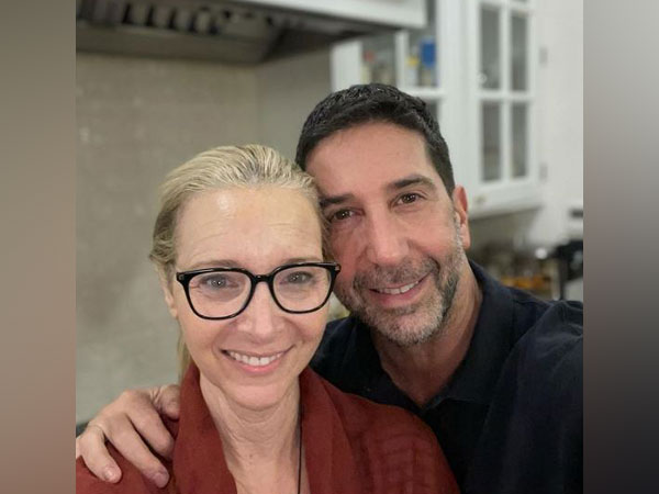 'Friends' reunion: Lisa Kudrow posts sweet selfie with David Schwimmer 